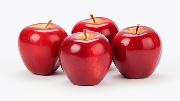 Красные яблоки на белом фоне