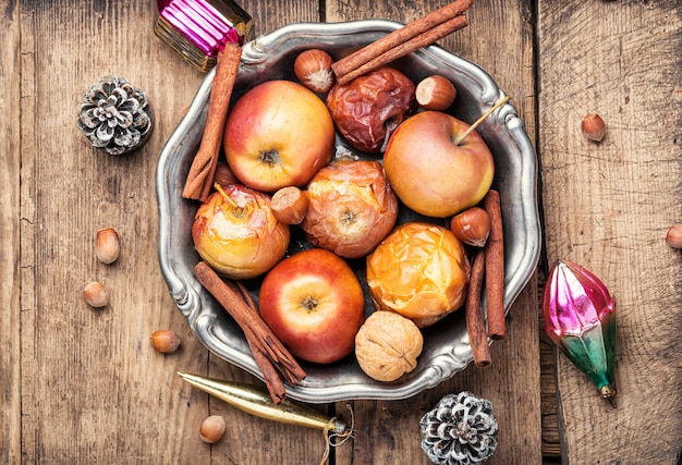 Photo red baked apples