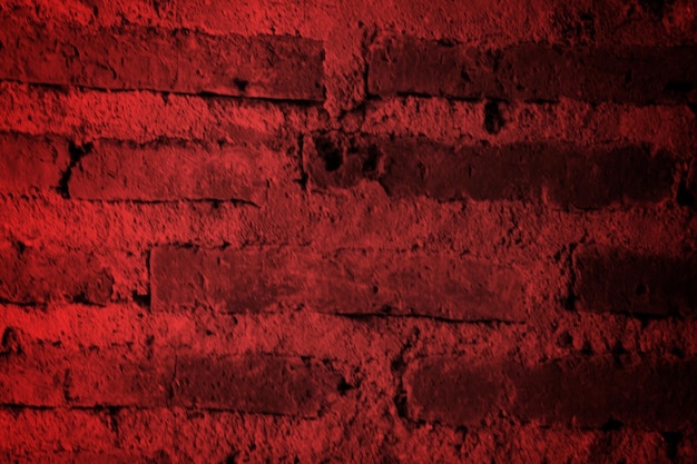 愛という言葉が書かれた赤レンガの壁
