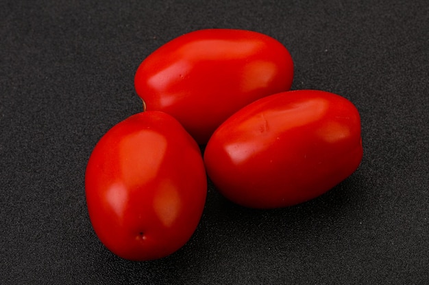 Красная яркая вкусная томатная куча