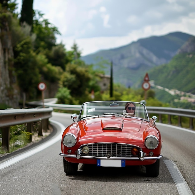 イタリアの道路で赤い車と美しい女性が運転している