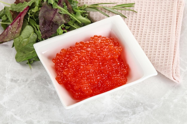 Photo red caviar in the bowl