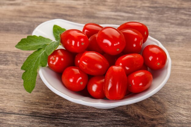 Red cherry tomatoes in the bowl