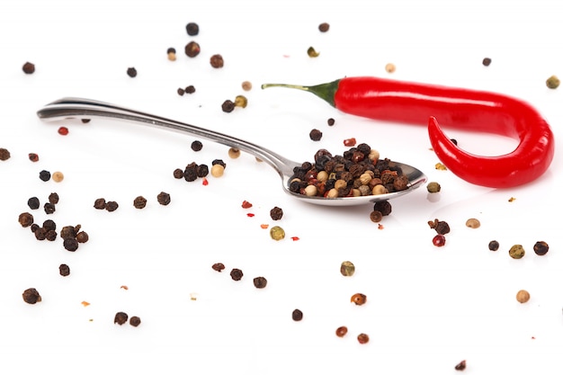 Foto semi di peperoncino rosso e peperoncino essiccato