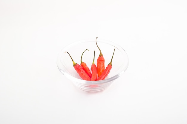 Photo red chili pepper inside a glass bowl on white background