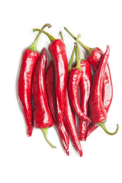 Photo red chilli peppers on white background
