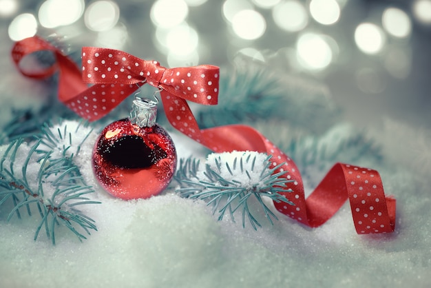 水玉リボン弓と赤いクリスマス安物の宝石