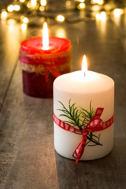 Photo red christmas candle and christmas ornaments