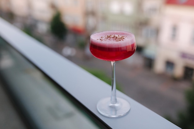 Red coctail on Terrace 해로운 딸기 칵테일