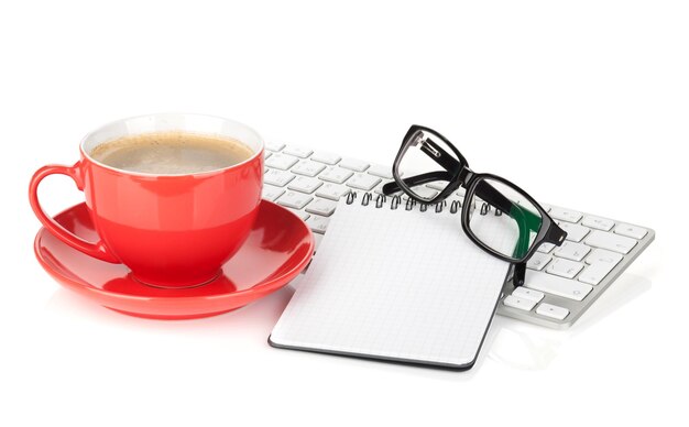 Photo red coffee cup glasses and office supplies