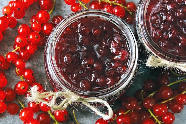 Photo red currant berries and  jam
