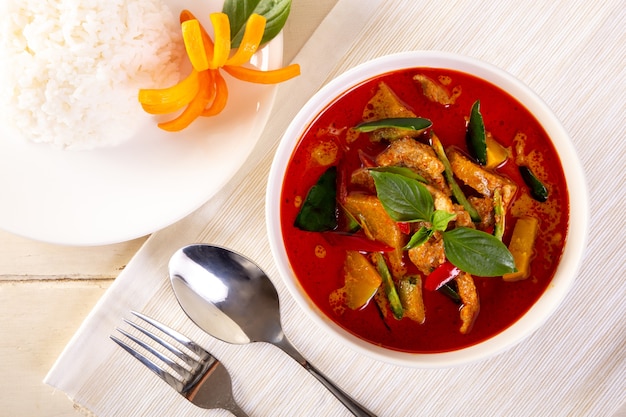 レッドカレーポークと野菜（Panaeng）、タイ料理