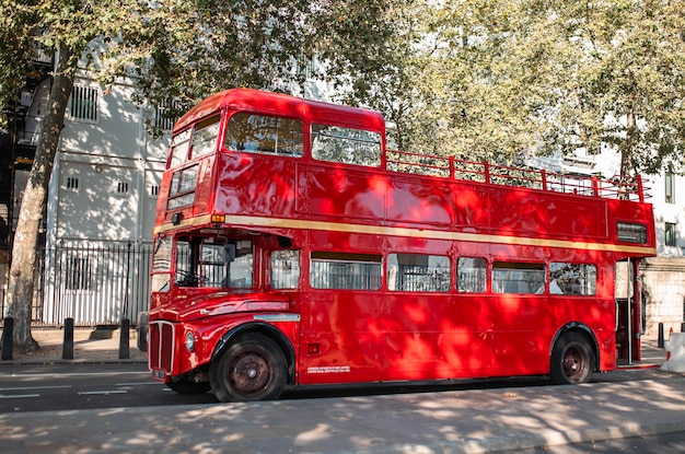 Foto red double decker bus a londra, regno unito