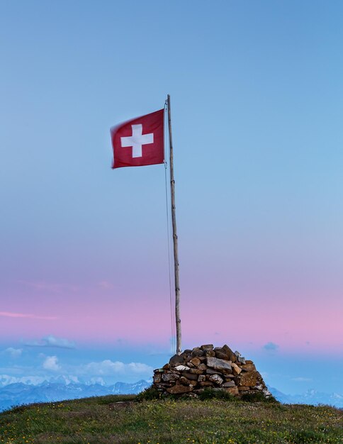 Photo red flag against sky