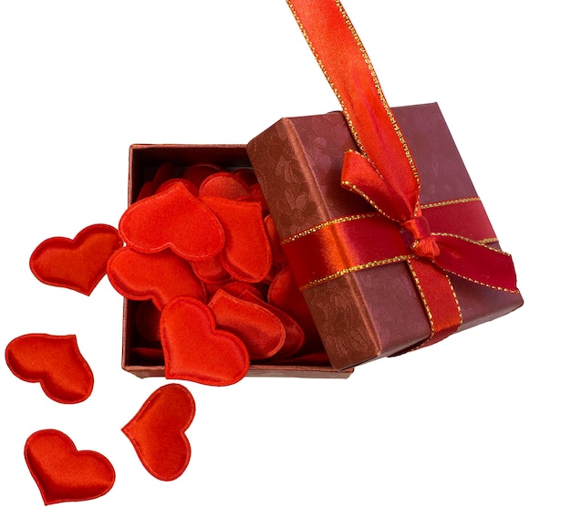 Красная подарочная коробка открыта на белом фоне. С днем рождения. подарок, праздник, сюрприз, распродажа