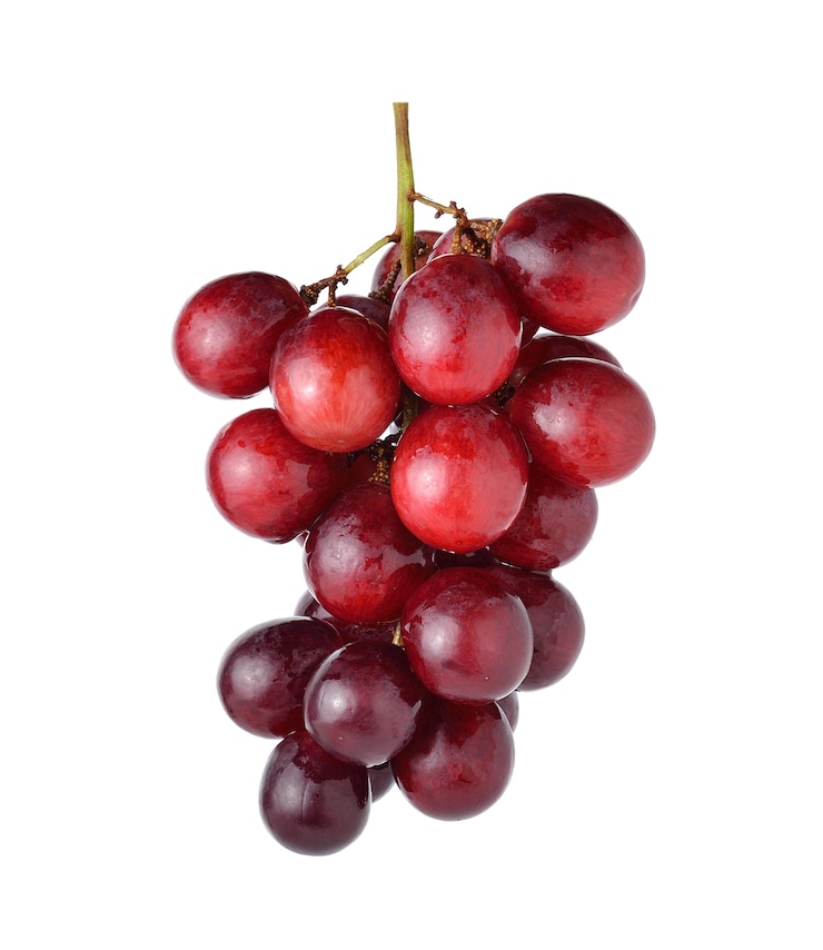 Photo red grape isolated on white