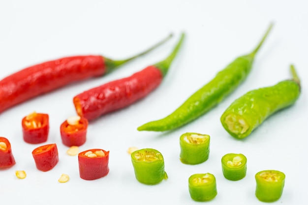 Photo red and green chili on white background pepper paprika