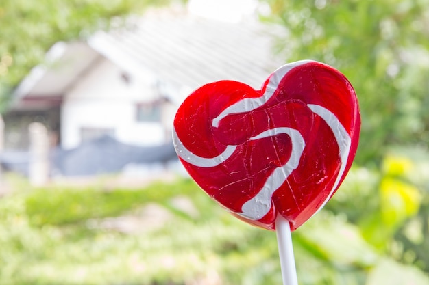 Cuore rosso-lecca-lecca, concetto amore, san valentino