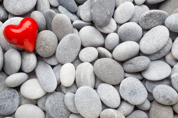 Cuore rosso delle pietre della stazione termale.