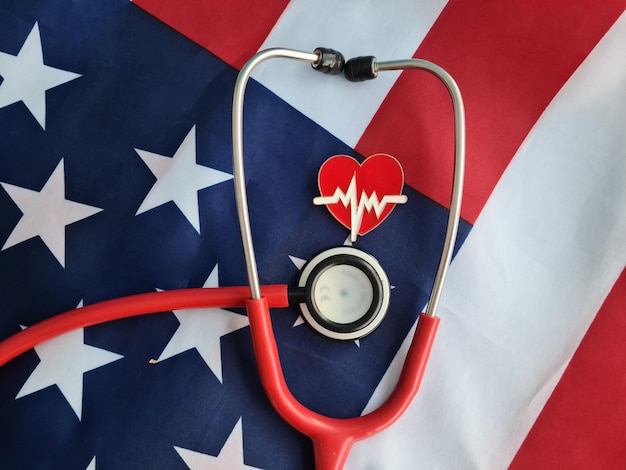 Photo red heart stethoscope and american flag and medicine