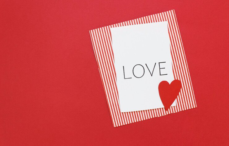 Photo red hearts background, paper cut romantic concept, top view. flat lay composition. valentines day greeting card concept. mothers day anniversary design.
