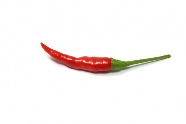 Red hot chili peper geïsoleerd op een witte ondergrond