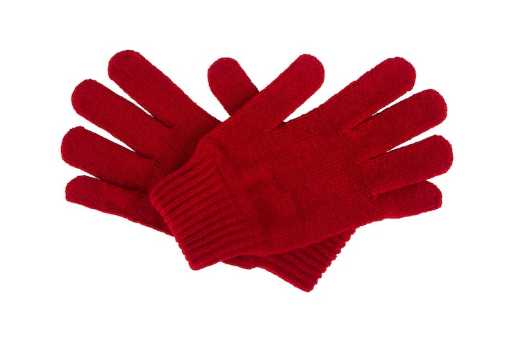 Photo red knitted gloves isolated on white background