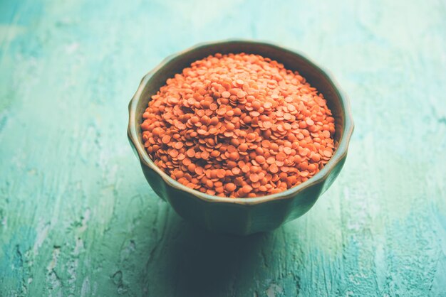 Photo red lentil or lal masoor ki dal in a bowl, selective focus