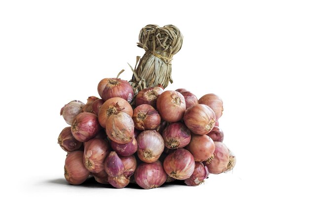 Photo red onions isolate on white background not fresh and very dryfood componentsmacro food photo