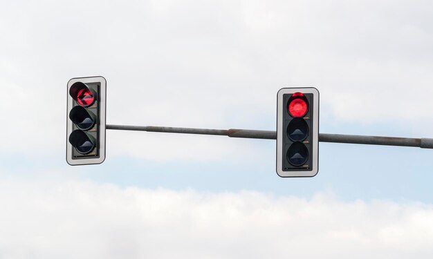 Photo red overhead traffic light