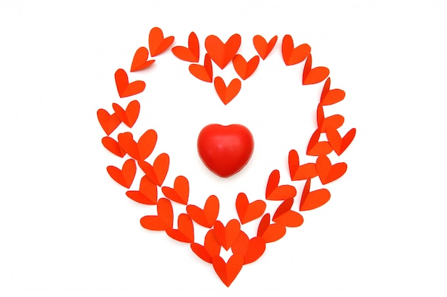 사진 발렌타인 데이 개념 흰색 배경에서 심장 모양에 빨간 종이 심장 고무.