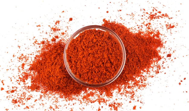 Photo red paprika powder in wooden bowl isolated on white background
