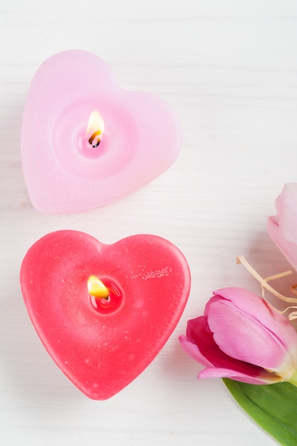 Red pink heart candles and tulips