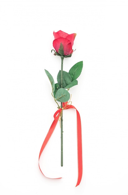 красная пластиковая роза