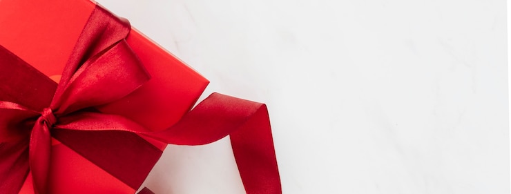 Photo red present with a bow wallpaper