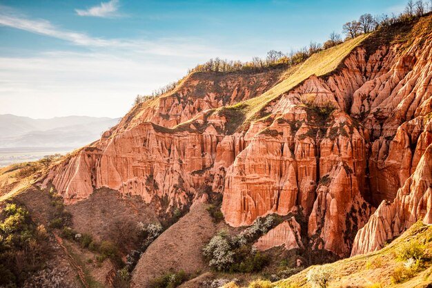 Природный заповедник Red Ravine badland в Трансильвании Румыния Rapa rosie