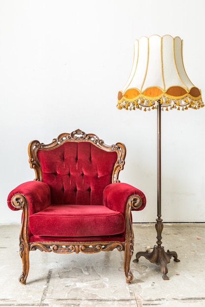 Foto red retro chair lamp