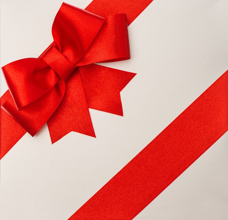 Photo red ribbon bow on grey gift box. holidays background