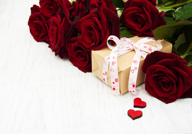 Red roses and gift box