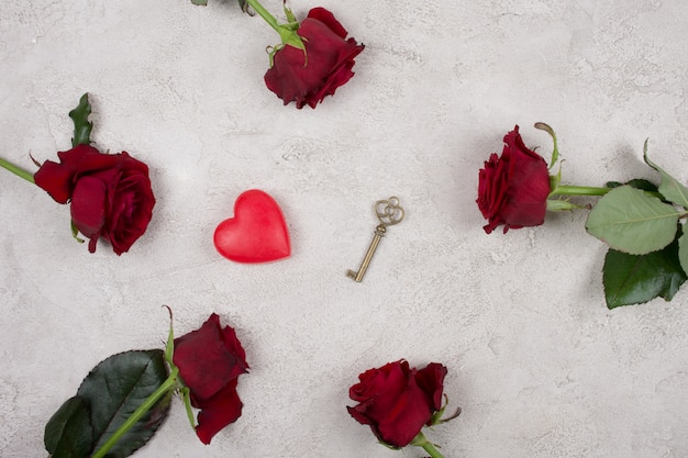 Red roses, a heart and a key