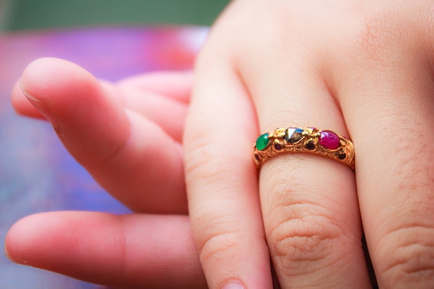 Red sapphire ring gold.