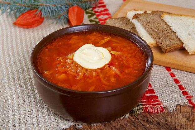 Foto borsch di zuppa rossa