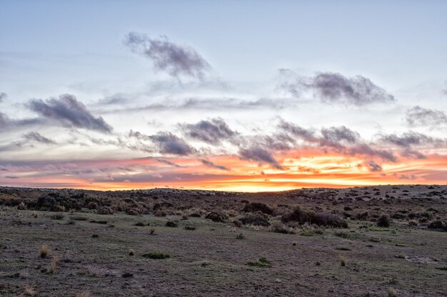 パタゴニアの赤い夕日の背景