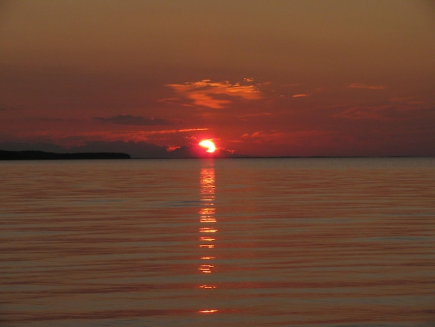 Red sunset over the sea Natural wallpaper