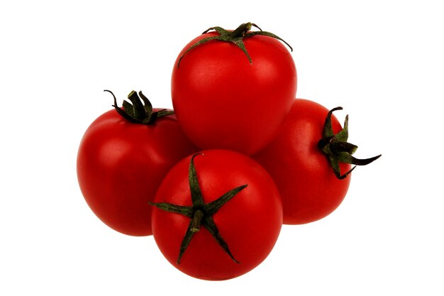 Pomodori rossi isolati su sfondo bianco