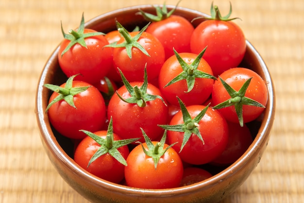 Photo red tomatoes on white. group of tomatoes