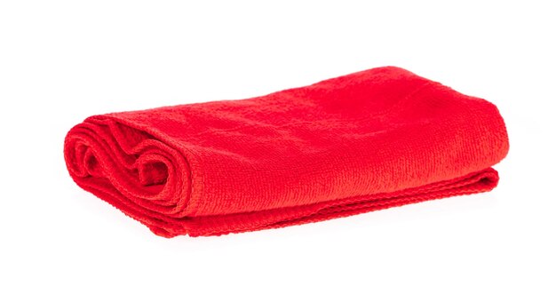 Foto asciugamani rossi isolati su sfondo bianco.