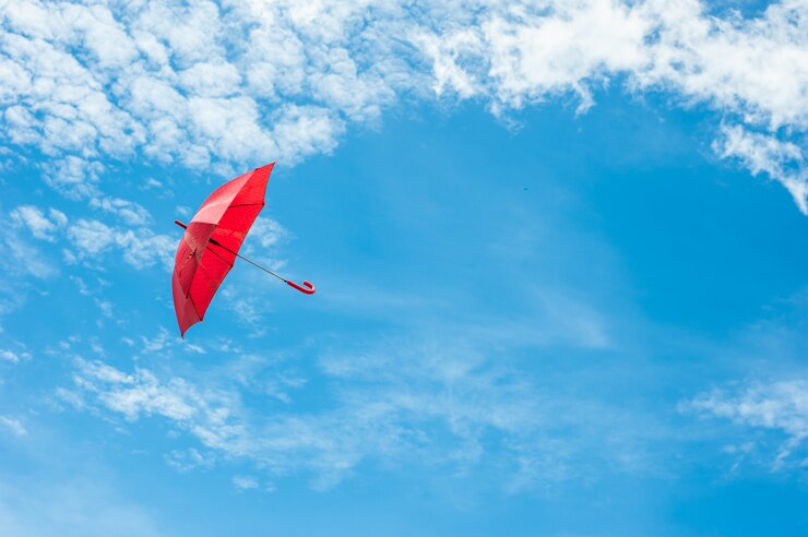 Photo red umbrella with blue sky