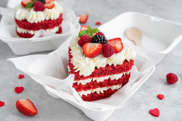 Red velvet bento cake A small cake in a lunchbox Valentine's Day Cake Asian food trend