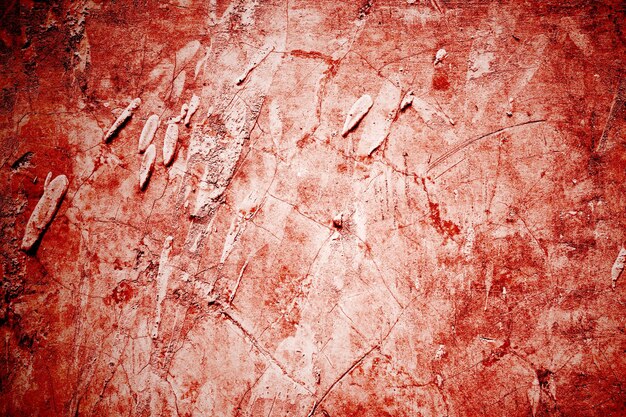 Фото Красные царапины на стене, которые можно использовать в качестве фонового фильма ужасов, старая кровяная краска и трещины в штукатурке.
